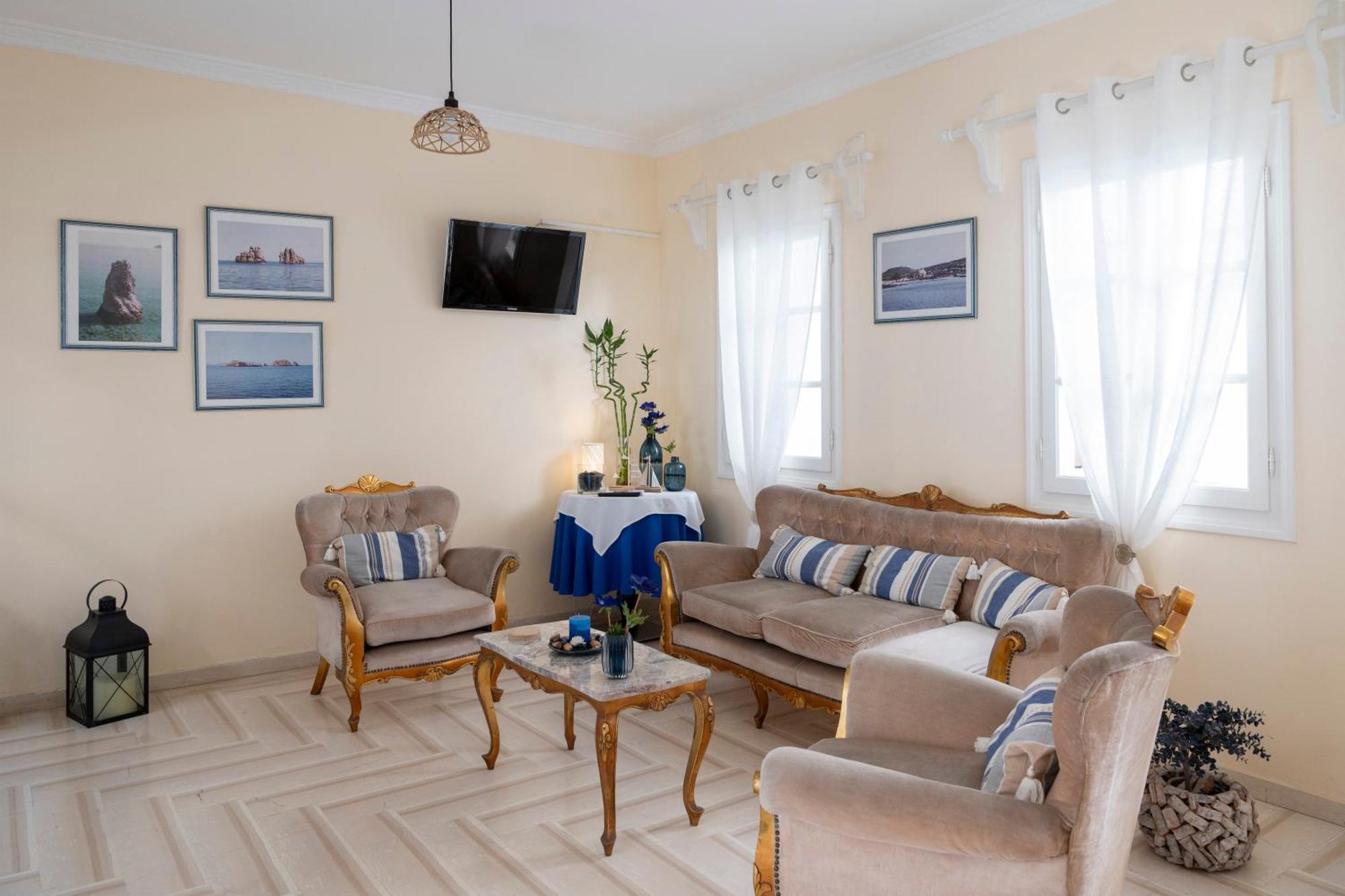 Ayeri Hotel Парос Екстериор снимка